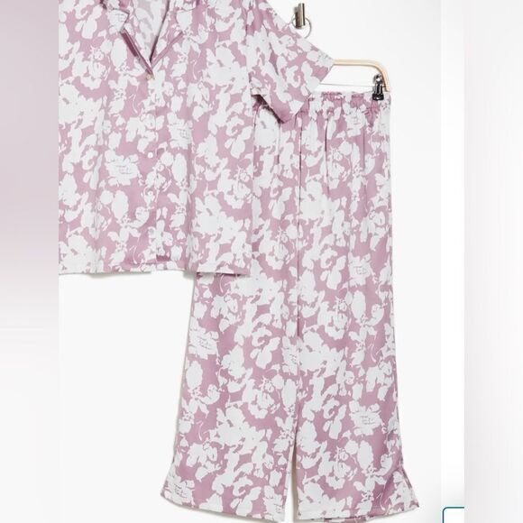 Nordstrom NWT Satin Capri Pajama pants ONLY size M in purple peace camo - Picture 2 of 4